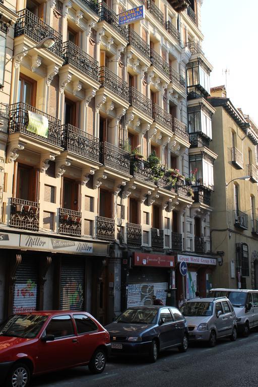 Hostal Graciela Madrid Bagian luar foto