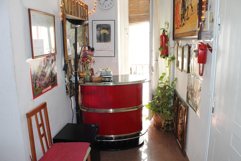 Hostal Graciela Madrid Bagian luar foto