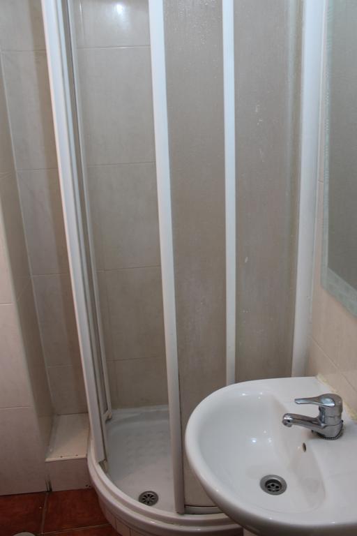 Hostal Graciela Madrid Bagian luar foto