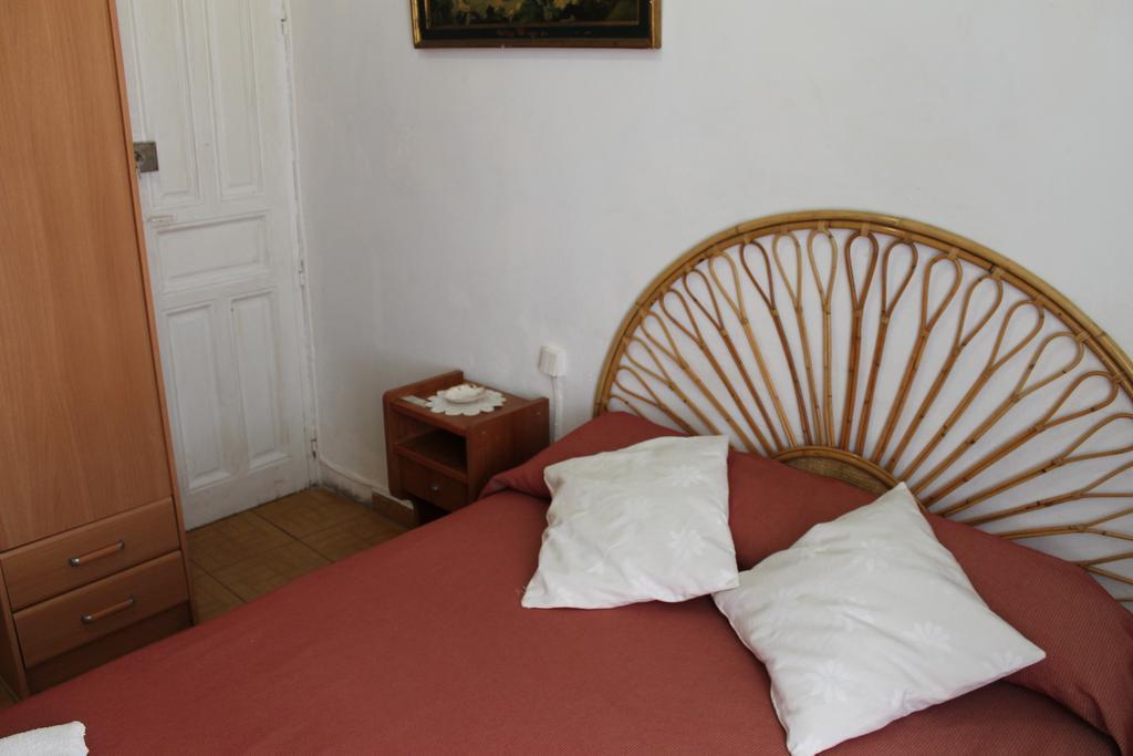 Hostal Graciela Madrid Bagian luar foto