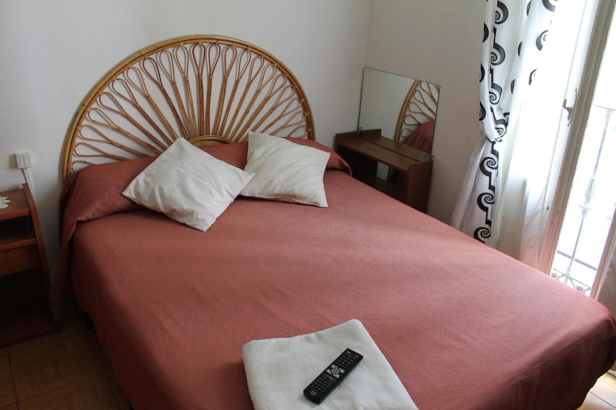 Hostal Graciela Madrid Bagian luar foto