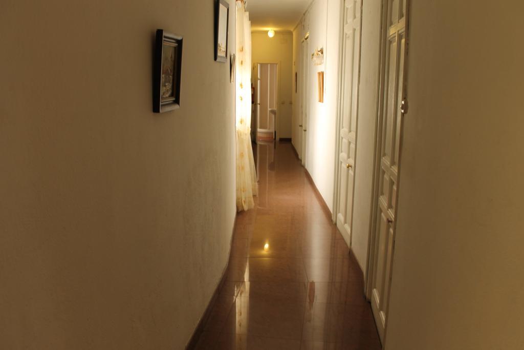 Hostal Graciela Madrid Bagian luar foto